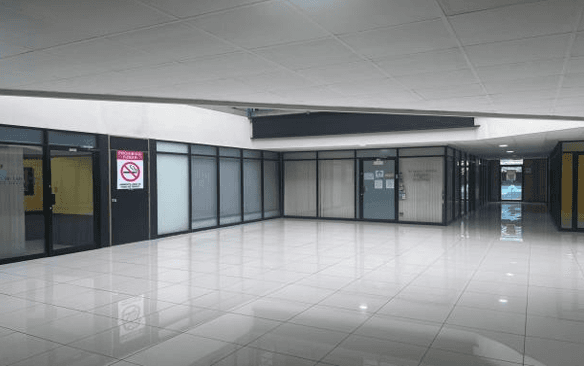 Renta de Oficina Comercial en Plaza en Rohrmoser Pavas  - foto 1
