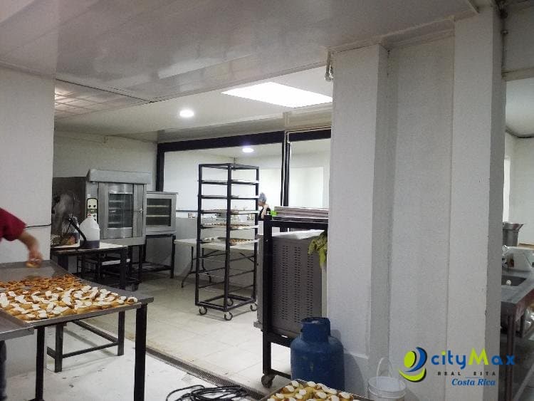  Casa en venta con uso comercial en Curridabat Centro  - foto 1