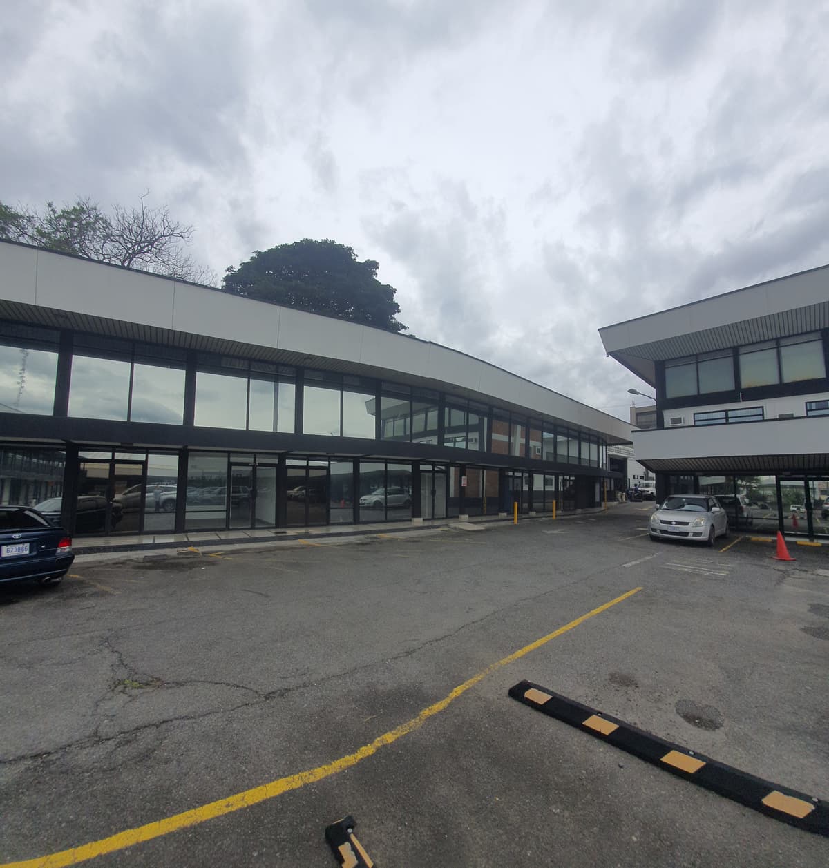 Oficina Comercial en Alquiler en CC sabana Sur San José - foto 1