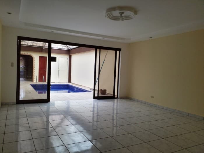 Hermosa Casa en Venta Urbanizacion La Trinidad Alajuela - foto 1