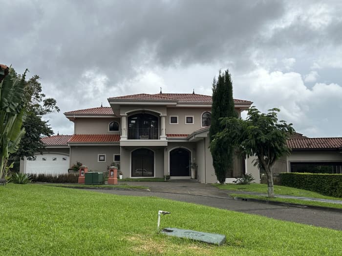 Casa de Lujo en Condominio Roble Sabana - foto 1