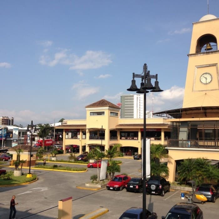 Local Comercial en Renta Plaza Rohrmoser San Jose CR - foto 1