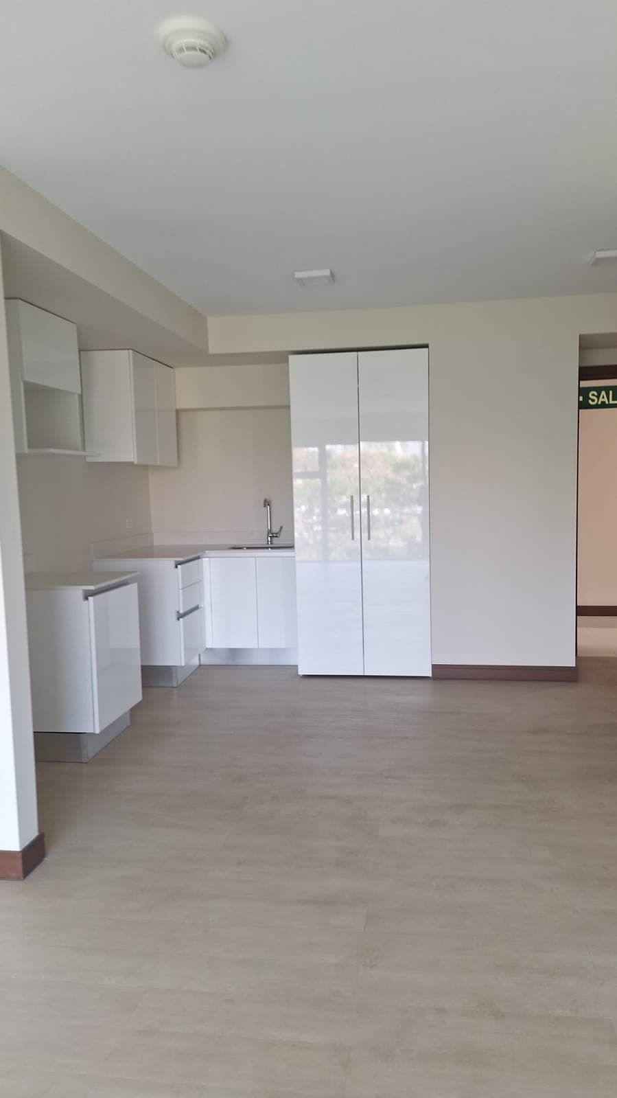 Apartamento Semiamueblado en venta Condominio, la Uruca - foto 1