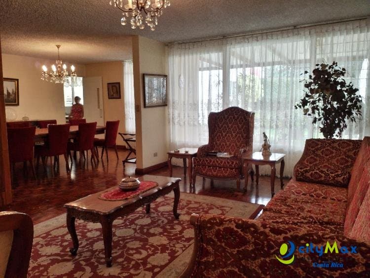 Casa en Venta en Paseo Colón - foto 1