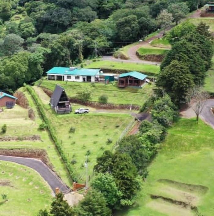 En venta quinta c/casa y cabañas faldas del volcán Poas - foto 1