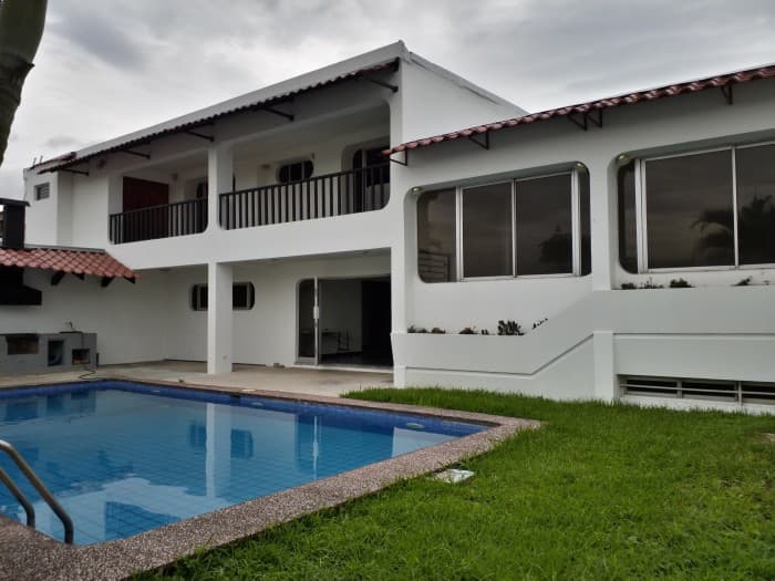 Casa en venta en Rohrmoser San José CR con piscina  - foto 1