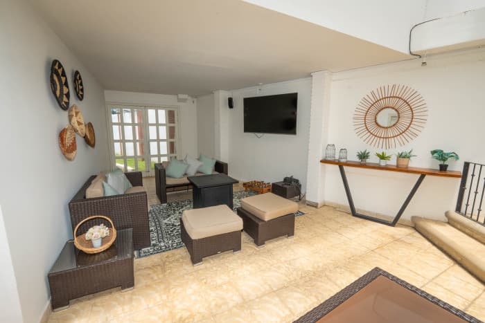 Venta de amplia y hermosa casa en Belen en Heredia  - foto 1