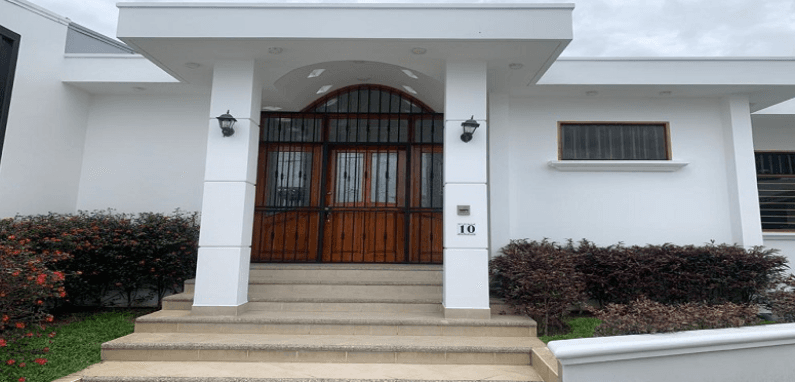 Hermosa Casa en Alquiler en residencial en Escazú SJ - foto 1