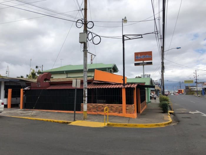 Local Comercial Esquinero en Venta en Heredia Centro - foto 1