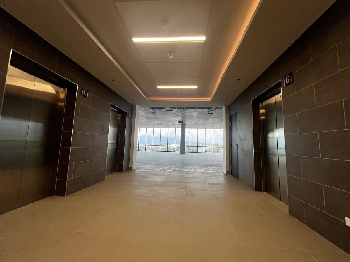 Hermosa Oficina de 445m2 en Alquiler en San Pedro - foto 1