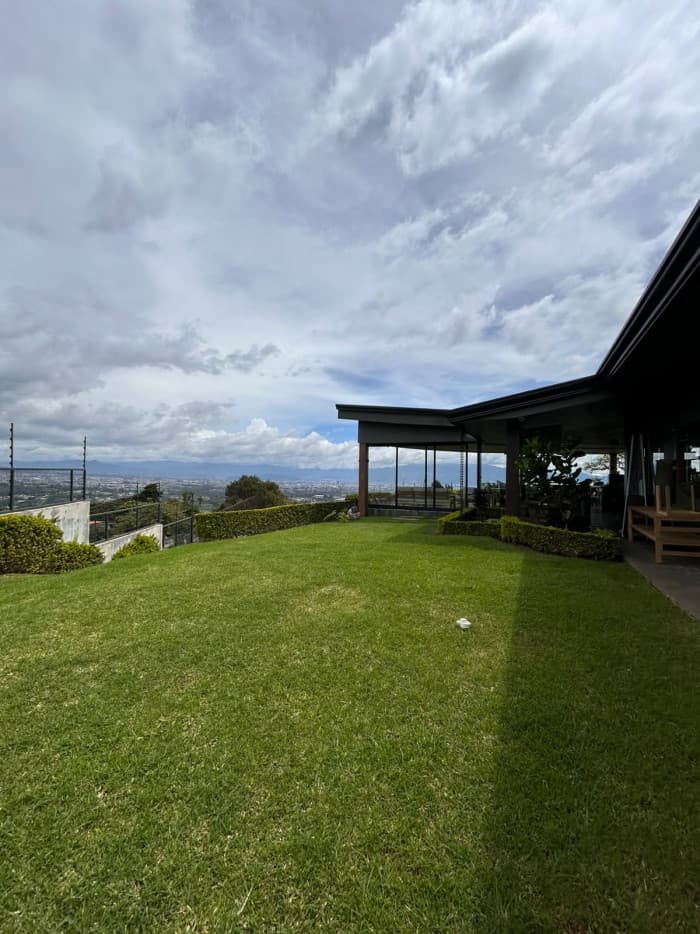 ESPECTACULAR CASA EN RENTA EN SAN ISIDRO DE HEREDIA CR - foto 1