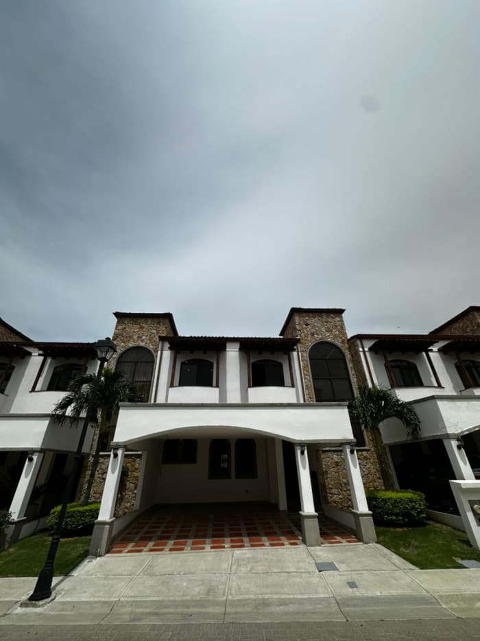 Hermosa Casa en Venta en Pozos de Santa Ana  - foto 1