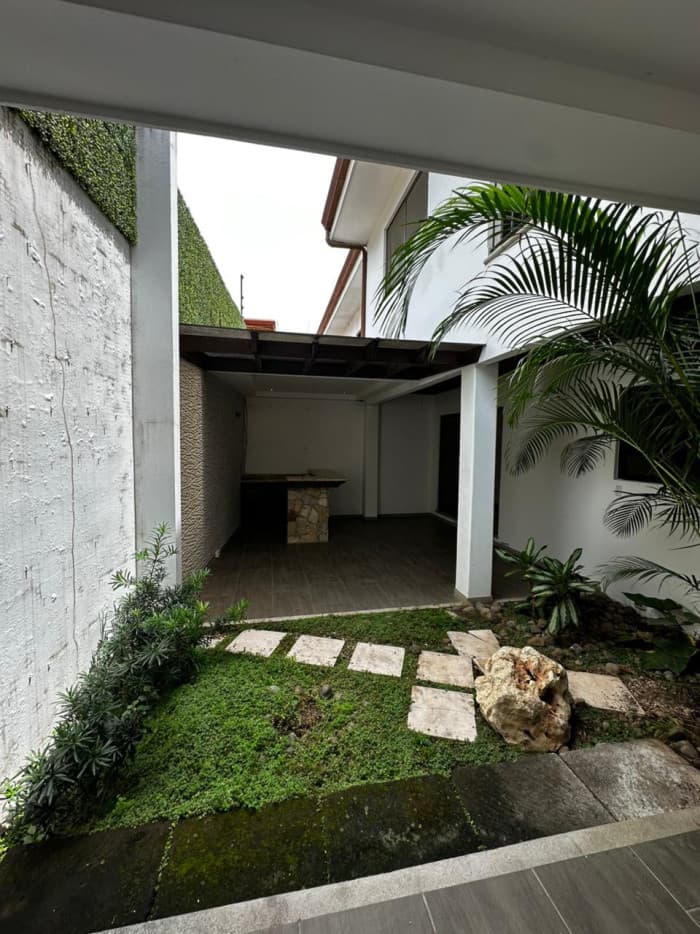 Hermosa Casa en Venta en Pozos de Santa Ana  - foto 1