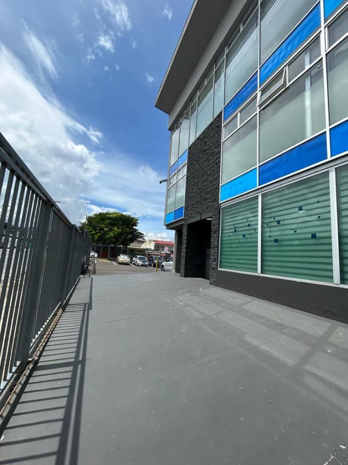 En alquiler edifico de 690 m² para oficinas en la Uruca - foto 1