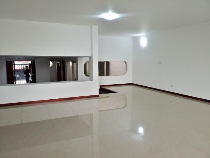 Casa en venta en Rohrmoser San José CR con piscina  - foto 2