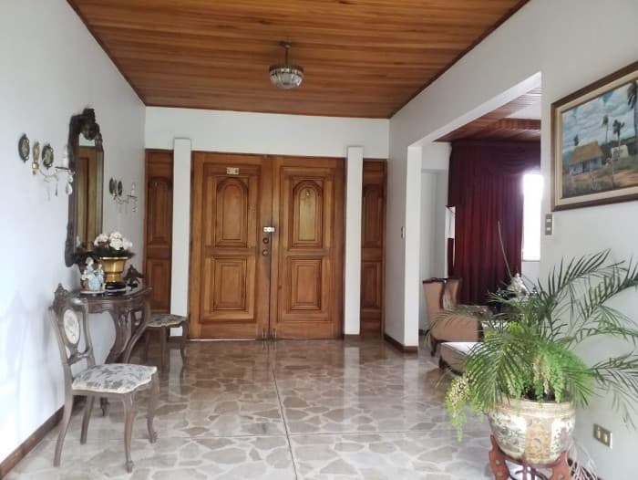 Se vende amplia casa en Rohrmoser San José Costa Rica  - foto 3