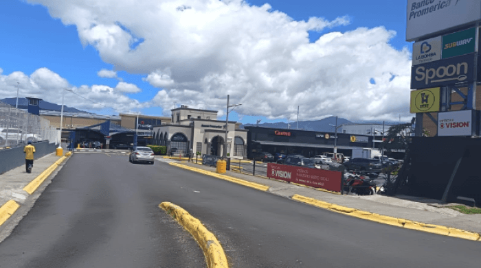 Local comercial en Renta en Plaza Luko, Zapote San José - foto 3