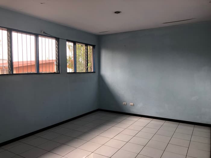 Edificio en San José Ideal para Oficinas o Inversión - foto 3