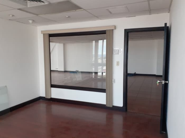 En Alquiler Oficina Comercial de 115.87 m2 en San José  - foto 2