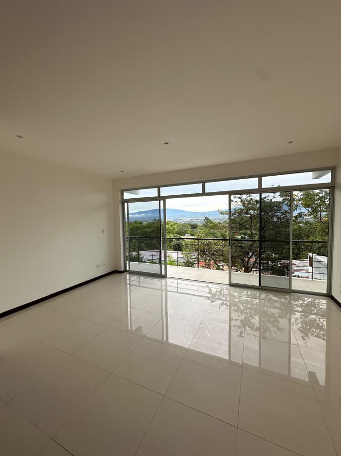 Apartamento en venta en Santa Ana en condominio  - foto 2