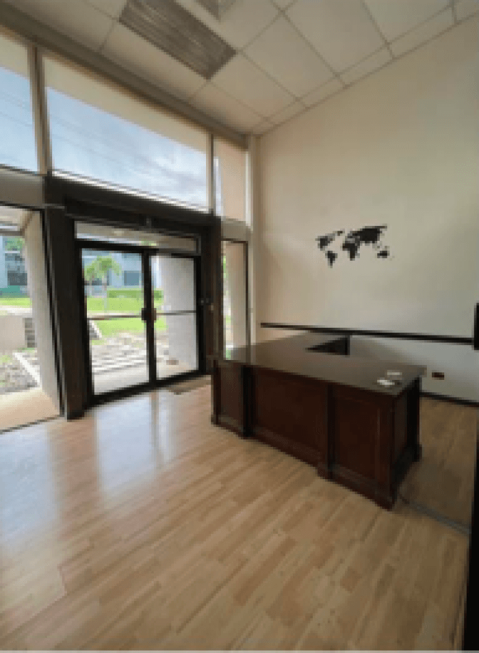 En Alquiler Oficinas de 752 m² en Barreal Heredia - foto 3