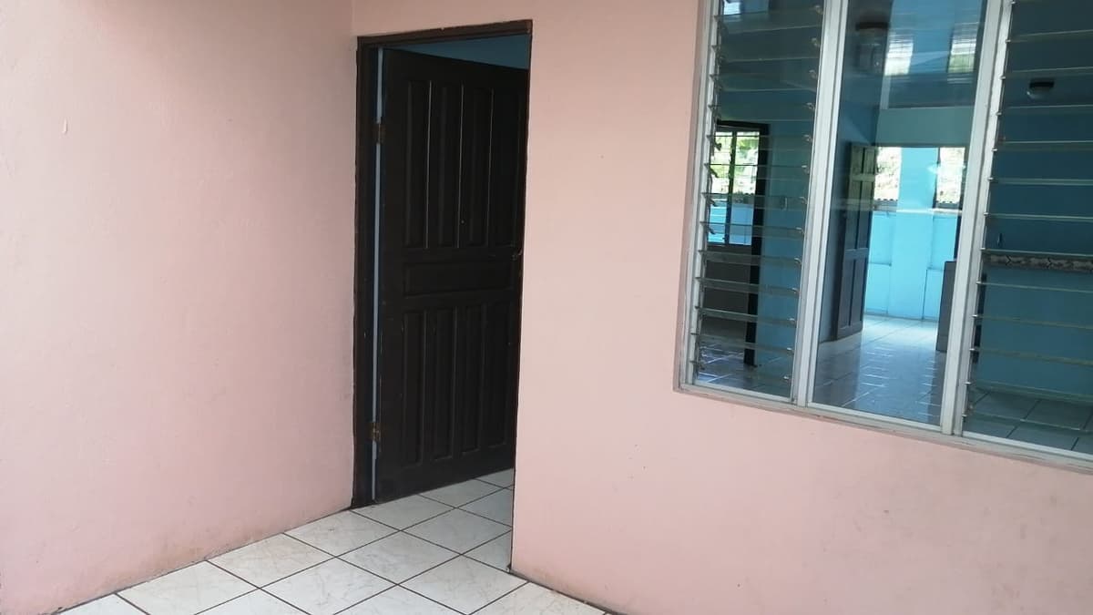En Venta propiedad con 2 casas, 1 apartamento y 1 local - foto 2
