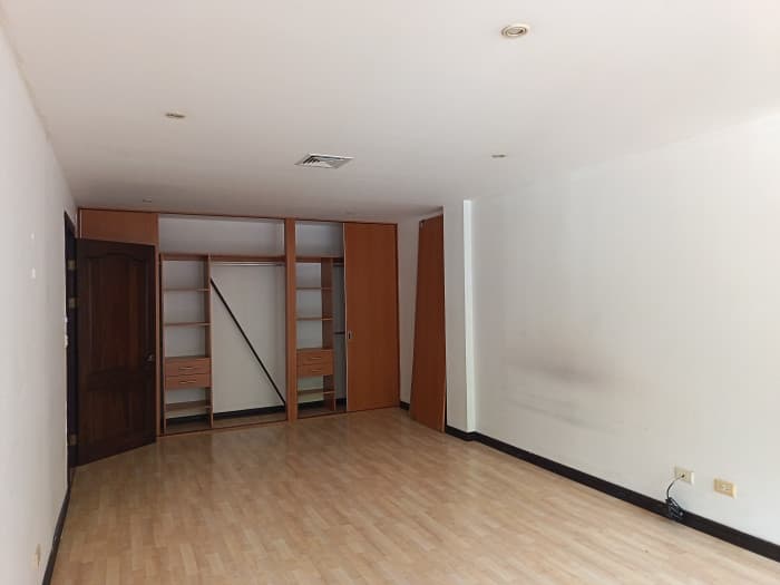 Hermosa Casa en Venta en San Rafael de Escazú San José. - foto 3