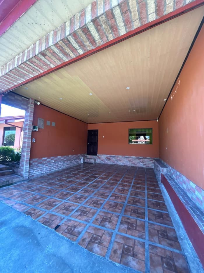 Venta de hermosa casa en Heredia Mercedes Norte  - foto 4