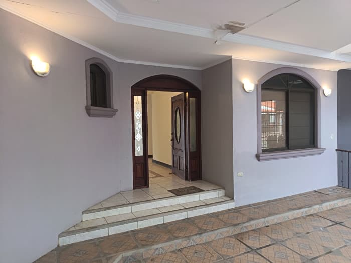 Hermosa Casa en Venta o Renta en Condominio en Moravia. - foto 2