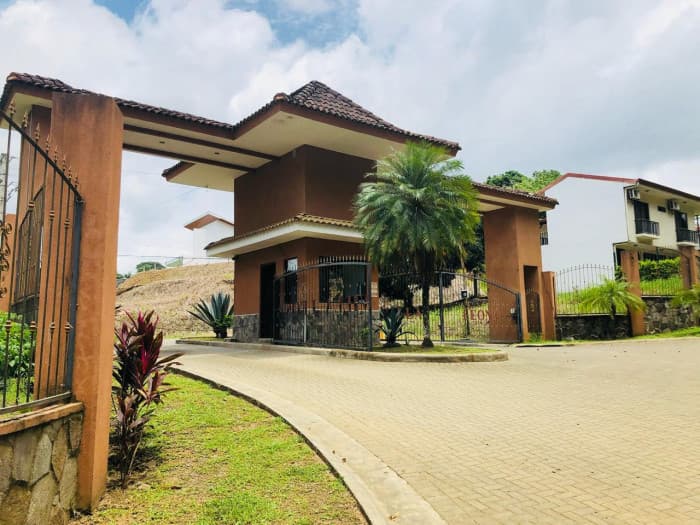 Se vende Lote en Condominio de Playa, Por Puntaleona - foto 2