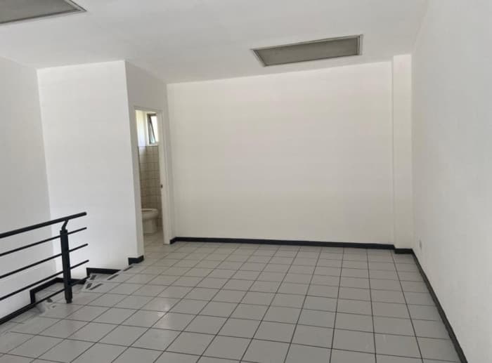 En Alquiler local comercial en Sabana Oeste SJC - foto 2