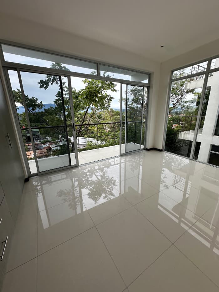 Apartamento en venta en Santa Ana en condominio  - foto 8