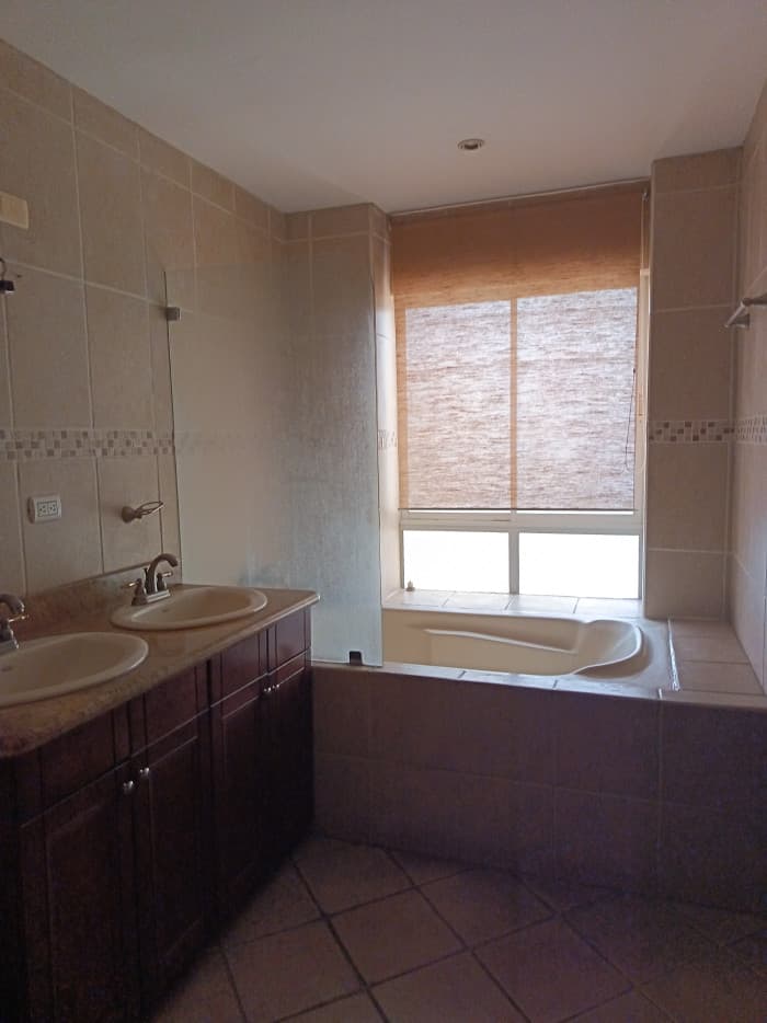 Hermosa Casa en Venta en San Rafael de Escazú San José. - foto 5