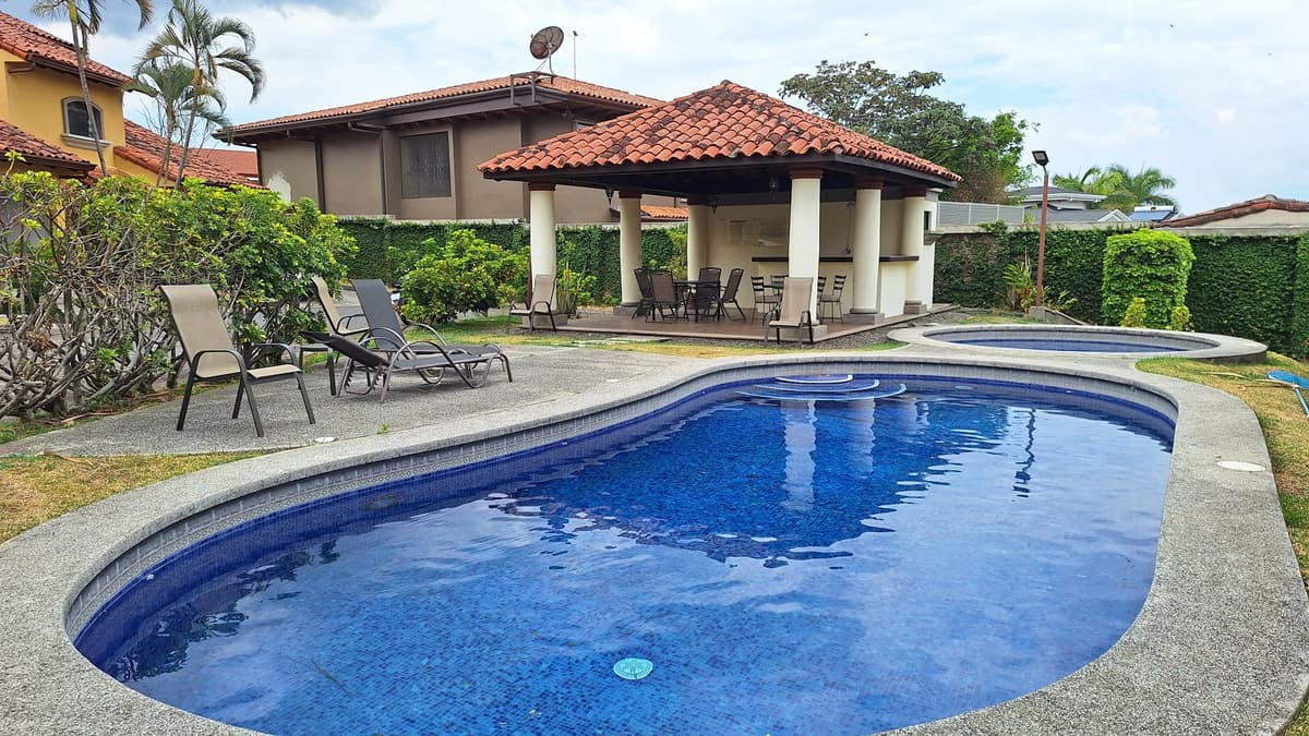 Hermosa Casa en Venta  Condominio en La Asunción, Belén - foto 3
