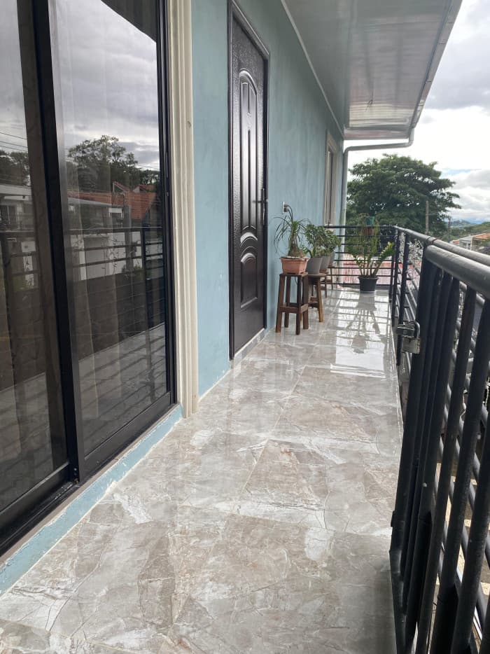 Edificio comercial con uso de suelo mixto en Escazú  - foto 2