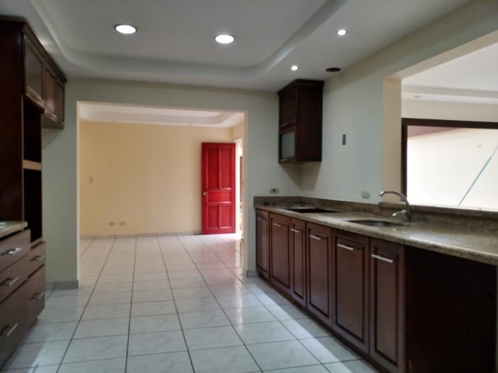 Hermosa Casa en Venta Urbanizacion La Trinidad Alajuela - foto 2