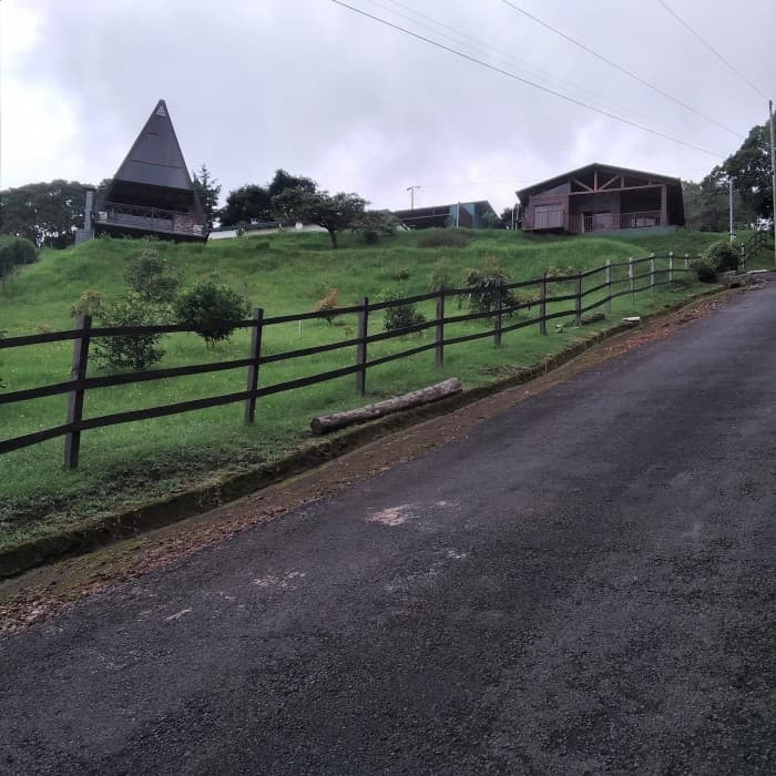 En venta quinta c/casa y cabañas faldas del volcán Poas - foto 2