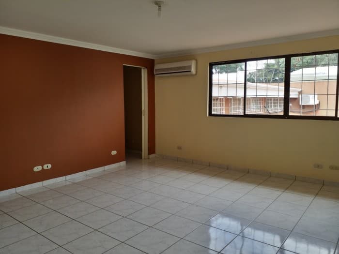 Hermosa Casa en Venta Urbanizacion La Trinidad Alajuela - foto 4