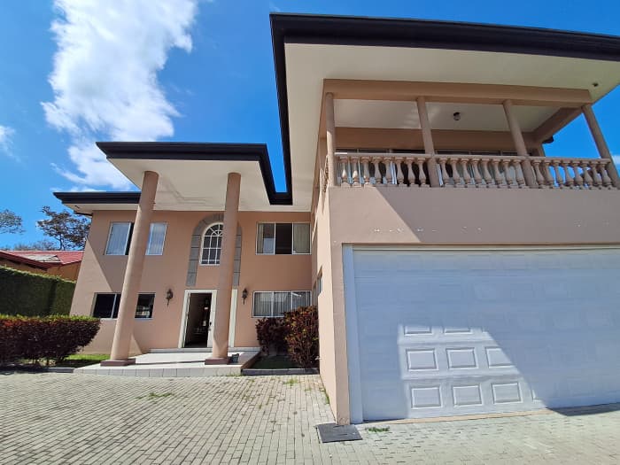Hermosa casa quinta en venta en ciudad colón  - foto 2