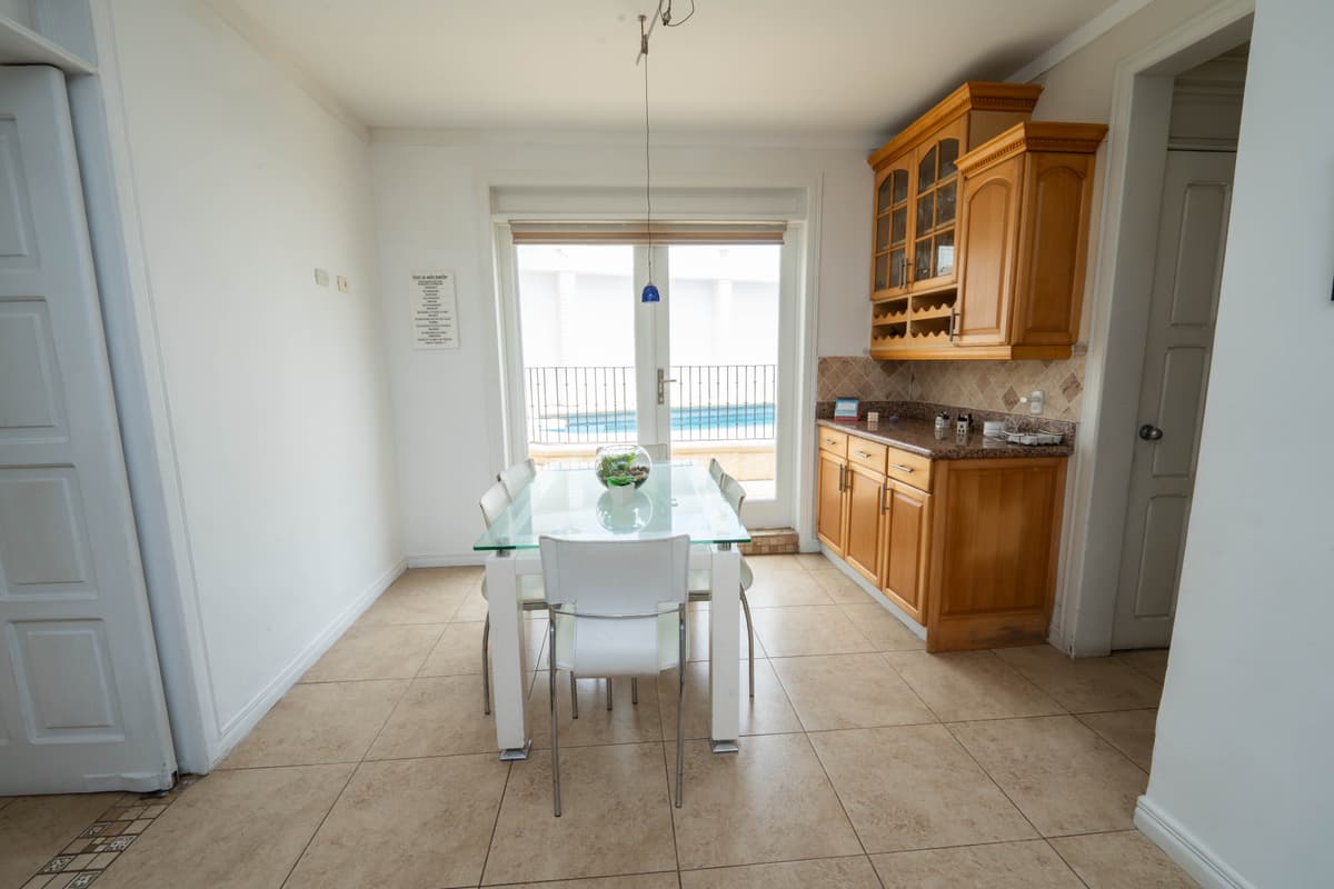 Venta de amplia y hermosa casa en Belen en Heredia  - foto 3