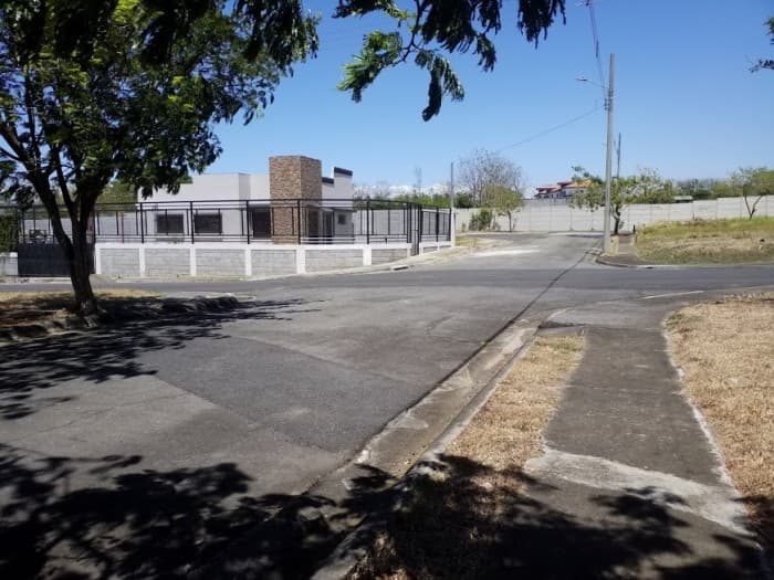 Lote en venta La Guacima Alajuela muy cerca Automercado - foto 4