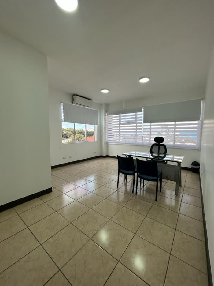 Edificio Corporativo de 690 m2 en Renta en La Uruca SJ. - foto 3