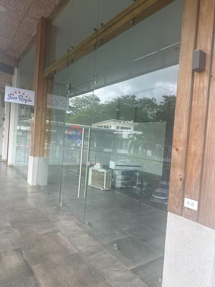 Renta de Local Comercial de 71m2 en Plaza Com. en Jacó - foto 4