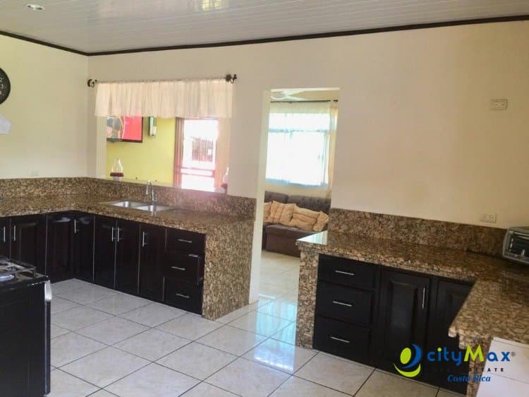 Se Vende casa de 760m2 de terreno  ubicada en Esparza. - foto 4