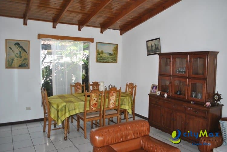 Casa en Venta en Alajuela Centro con Amplio Jardín - foto 3