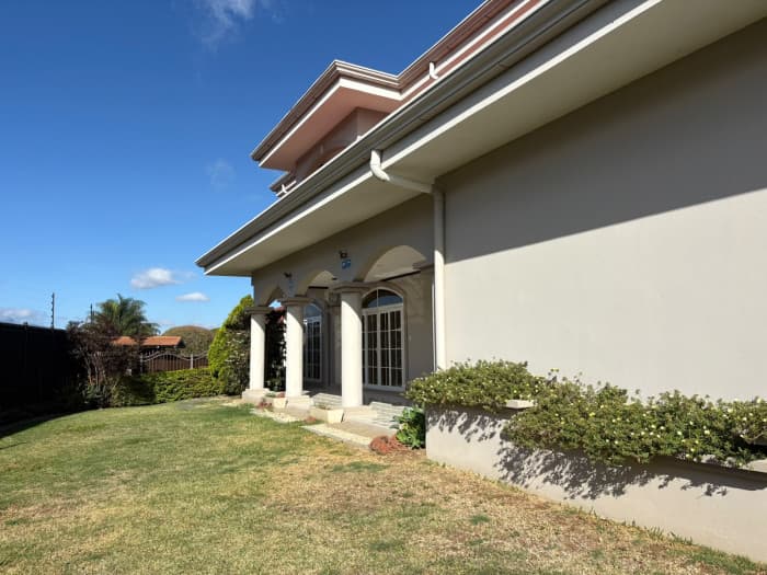 Casa de Lujo en Condominio Roble Sabana - foto 2