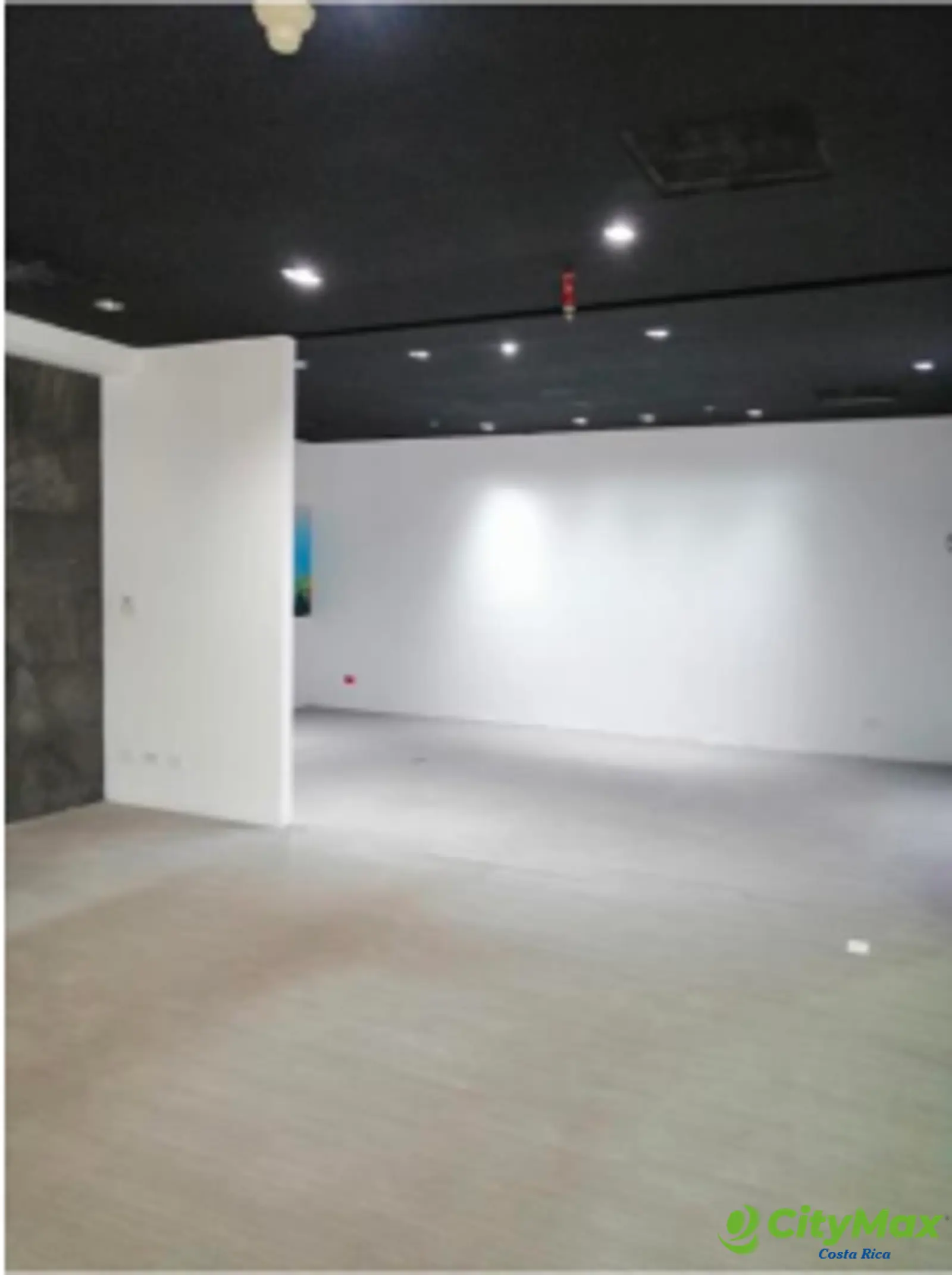En Alquiler Oficina moderna en Santa Ana de 205.57 m² - foto 1