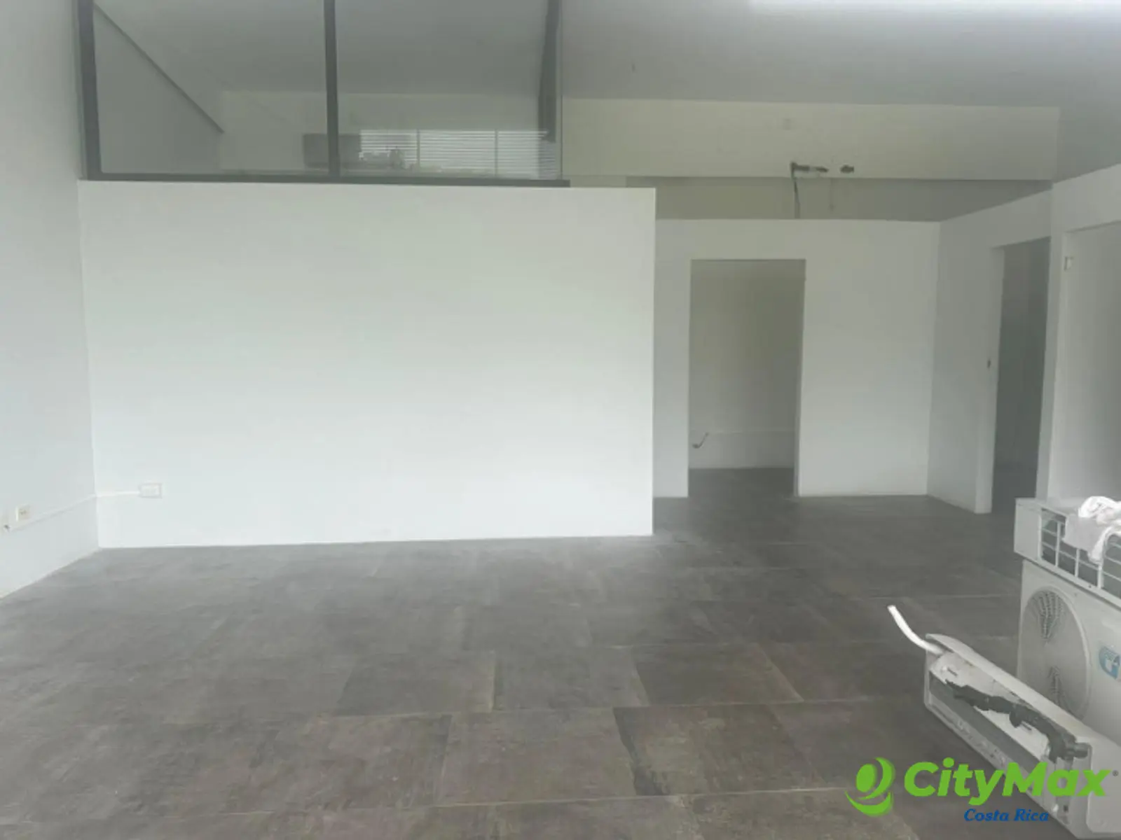 Renta de Local Comercial de 71m2 en Plaza Com. en Jacó - foto 1