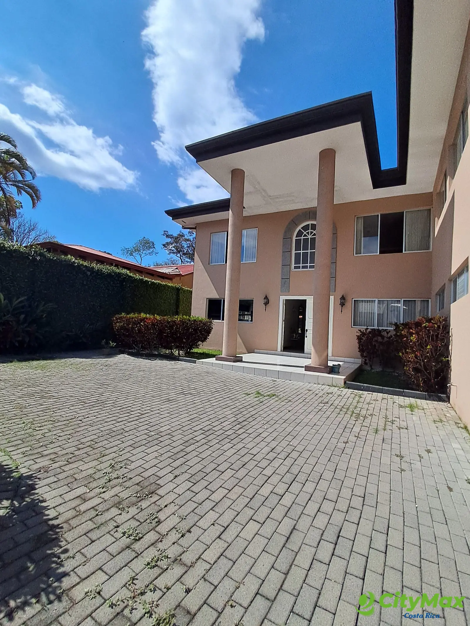 Hermosa casa quinta en venta en ciudad colón - foto 1
