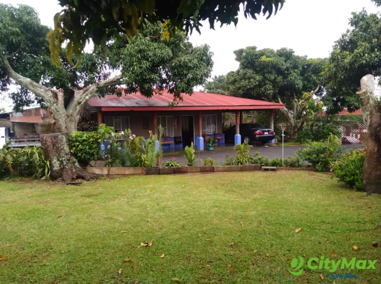 En Venta Amplia Casa En Santa Lucia De Heredia - Casa 1